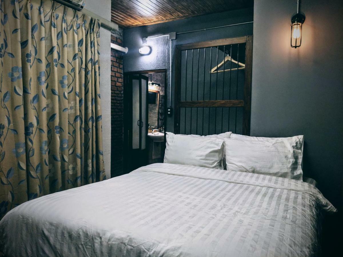 Zeds Hostel Bangkok Exteriör bild